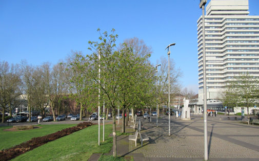 Willi-Brandt-Platz und Rathaus – zentrale Begegnungsorte